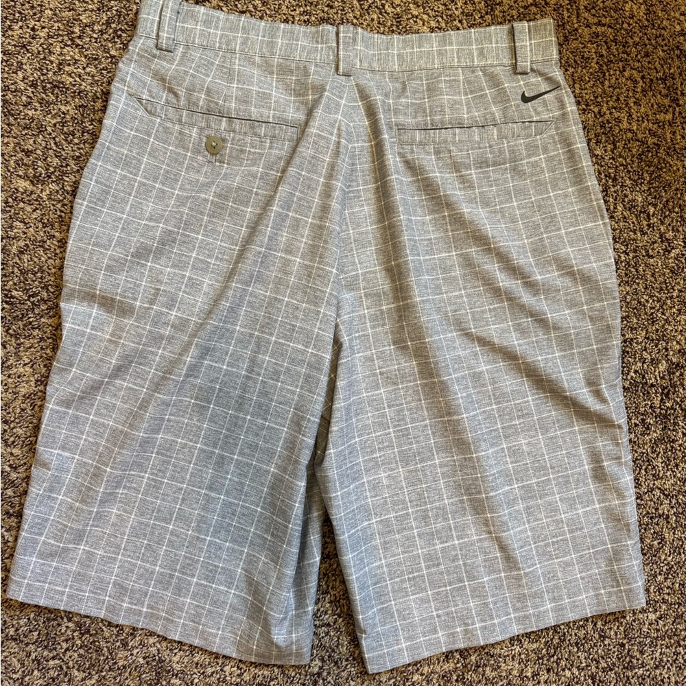Nike Men's Gray Checkered Shorts Golf or Casual size 30 - Picture 5 of 9